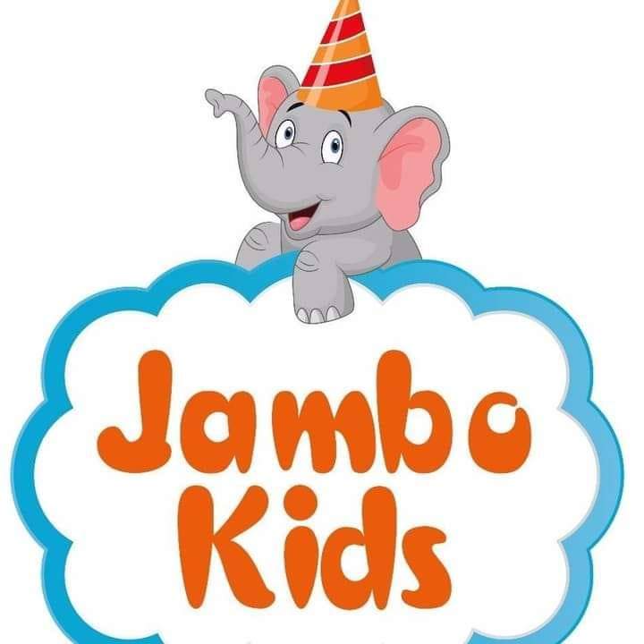 Elefante com chapéu de festa.